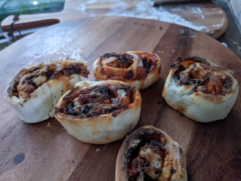 2021-11-16-pizza-scrolls-cooked.jpg
